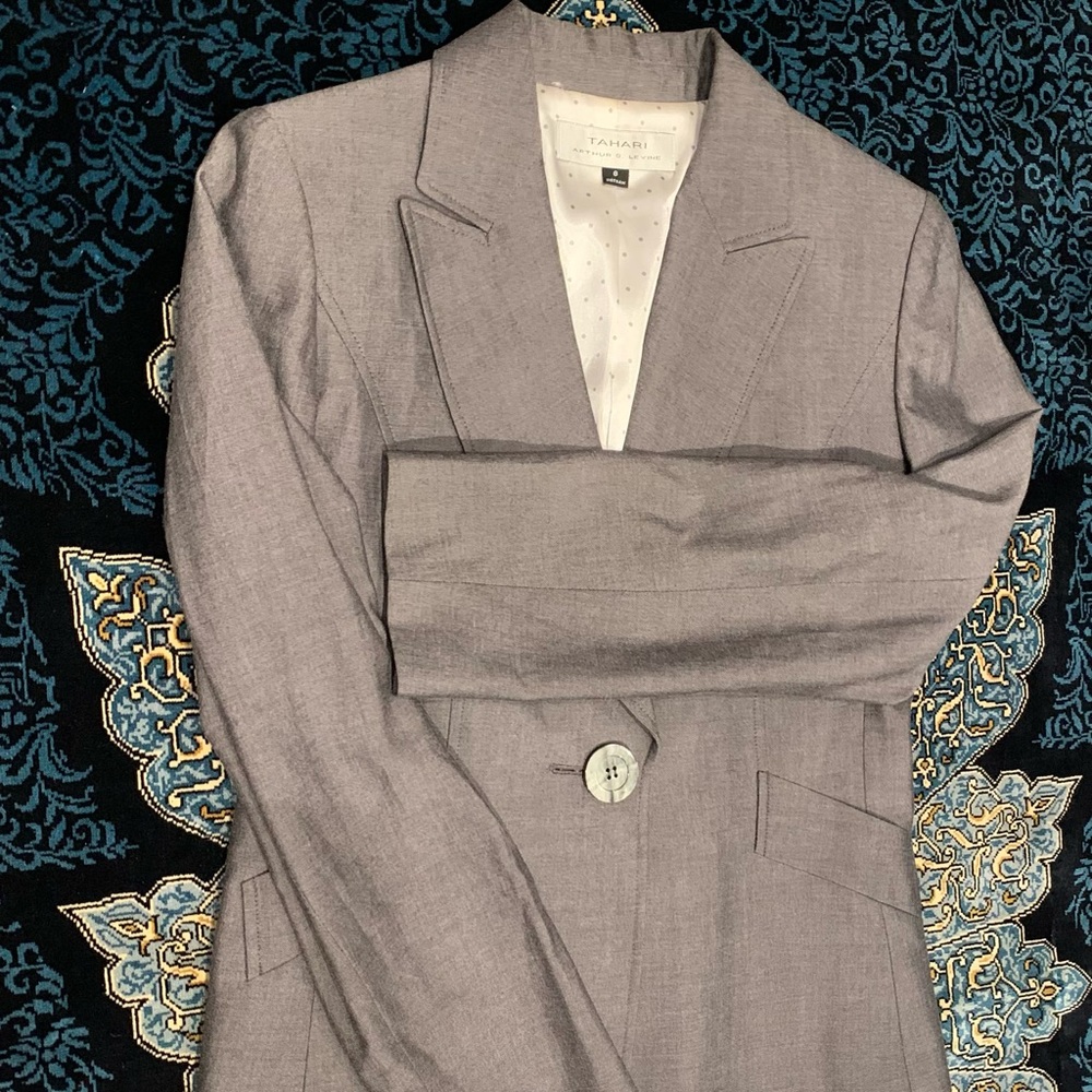 Tahari two-piece pant suit, excellent used condition.